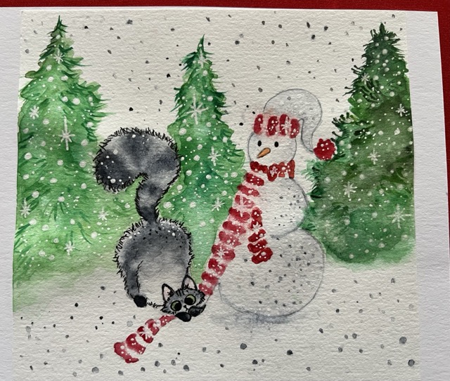 Petit chat gris et bonhomme de neige